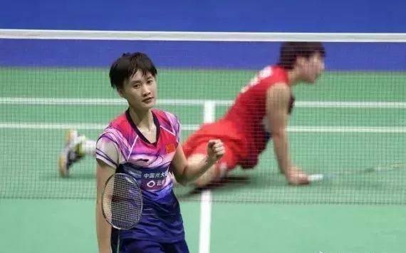 更展现了她 更展现了她